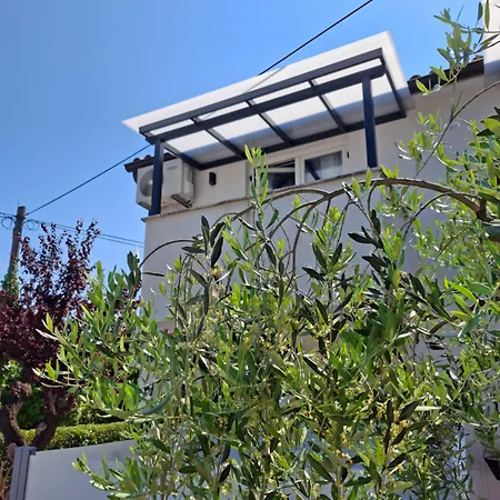 Martina Guest House-rooms Гостевой дом 3*