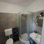 Martina Guest House-rooms 3* 포레치