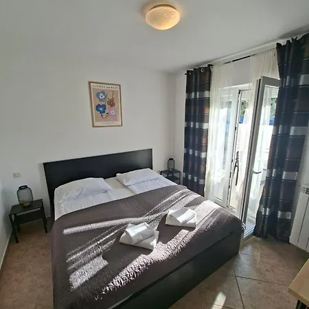Martina Guest House-rooms Гостевой дом 3*