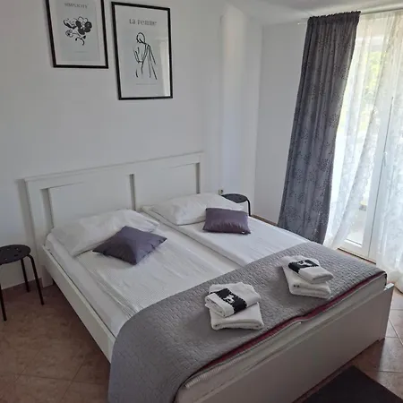 Martina Guest House-rooms 3* Пореч
