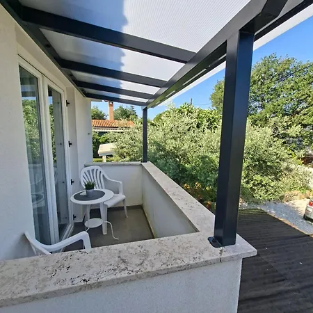 Martina Guest House-rooms 3* Пореч